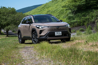 「トヨタ・カローラ クロス」の国内販売は2021年9月にスタート。今回の試乗車は「Z」(4WD)で、2025年5月の仕様変更後の最新モデルだ。