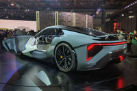 ただ、新奇なものに目を向けがちなメディアの熱とは裏腹に、一般公開日のレクサスブースの主役は、「スポーツ コンセプト」だったように思う。皆やっぱり、カッコいいクルマが好きなんだよね!