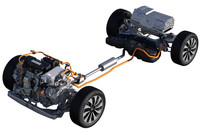 「i-MMD」のシステムレイアウト
エンジン最高出力=105kW(143ps)/6200rpm/エンジン最大トルク=165Nm(16.8kgm)/4500rpm/モーター最高出力=124kW(169ps)/モーター最大トルク=307Nm(31.3kgm)/システム最高出力=146kW(199ps)