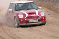 「プロフェッサー」ラウノ・アルトーネンさんの隣に乗ってプロの走りを体験。こういうのは、本当に役得だと思います。