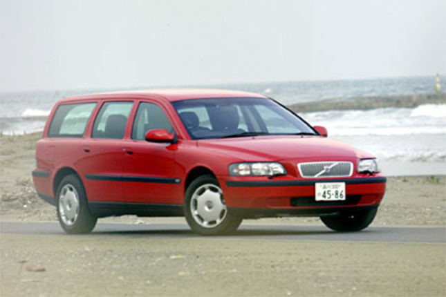 【スペック】全長×全幅×全高=4710×1815×1470mm/ホイールベース=2755mm/車重=1560kg/駆動方式=FF/2.4リッター直5DOHC20バルブ(140ps/4500rpm、22.4kgm/3750rpm)/車両本体価格=400.0万円(テスト車=423.5万円/レザーパッケージ/ファミリーパッケージ=インテグレーテッドチャイルドクッション+パワーチャイルドロック+リアセンターテーブル)