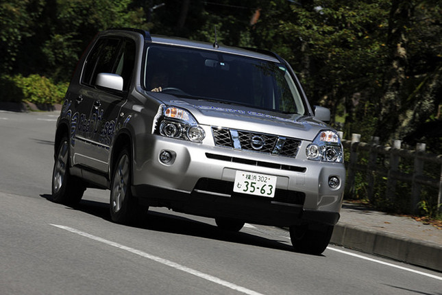 【スペック】全長×全幅×全高=4630×1785×1685mm/ホイールベース=2630mm/車重=1660kg/駆動方式=4WD/2リッター直4DOHC 16バルブターボディーゼル(173ps/3750rpm、36.7kgm/2000rpm)/価格=299万9850円(テスト車=344万2350円/バイキセノンヘッドランプ=6万3000円/カーウイングスナビゲーションシステム=34万6500円/ETCユニット=3万3000円)