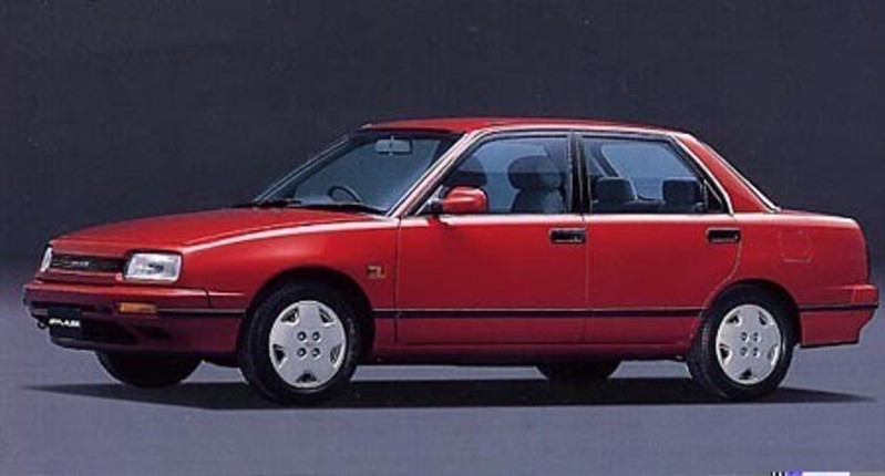 1989年7月にデビューしたアプローズ。スタイリングは地味ながらスッキリとまとめられていた。写真は当初の最高級グレードだった「16Ri」で、4輪ディスクブレーキ、パワーステアリング、チルトステアリング、パワーウィンドー、電磁ドアロックなどを装備して、価格は5MTが131.5万円、4ATが139.5万円だった。