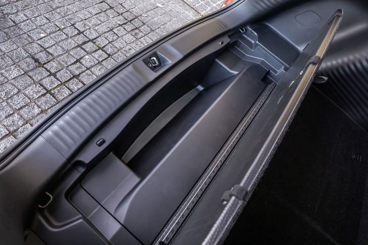 ホンダZR-V e:HEV Z(床下アンダーボックス)