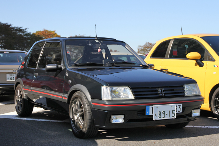 日本におけるプジョーの知名度向上に貢献したホットハッチである「プジョー205GTi」。
