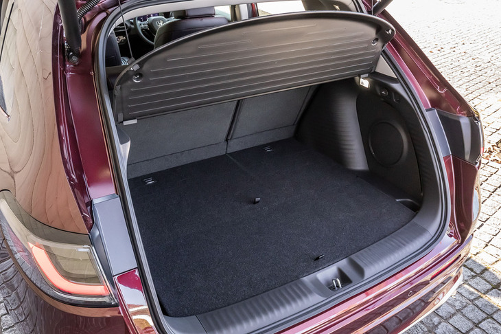 ホンダZR-V e:HEV Z(荷室)