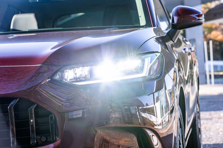 ホンダZR-V e:HEV Z(ハイビーム点灯時)