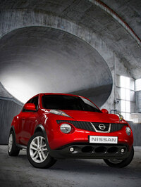 世界中に衝撃を与えたコンパクトSUV「ジューク」。2010年2月に仏パリで世界初公開され、日本では同年6月に発売された。