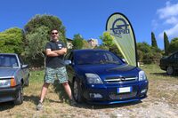 2002年「ベクトラC 2.2 DTIエレガンス」とアレッシオさん。