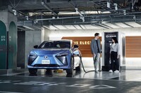 レクサスのEVオーナー向け急速充電ステーションがオープン