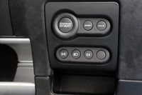 「エキシージ」にはモード切り替え機能付きのESPが標準装備されており、「Drive」「Sport」「Race」「Off」の4種類から、状況に応じて最適な制御を選択できる。