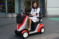 「フィット」の弟分? 「ホンダ・モンパルML200」試乗(前編:ライバルとはちょっと違う)
