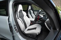 インテリアのカラーリングにレーストラックの名前がついているのが最新のMモデルのユニークなところ。今回の試乗車の場合は「シルバーストーン×ブラック」。