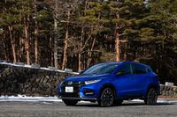 「ヴェゼル モデューロX」には、ハイブリッドのFF車と4WD車、1.5リッターターボのFF車と、計3種類の仕様が用意される。