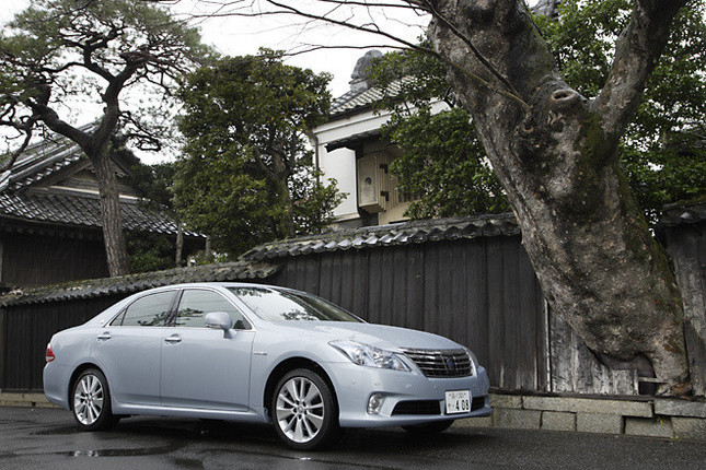 【スペック】全長×全幅×全高=4870×1795×1470mm/ホイールベース=2850mm/車重=1850kg/駆動方式=FR/3.5リッターV6DOHC24バルブ(296ps/6400rpm、37.5kgm/4800rpm)、交流同期電動機(200ps、 28.0kgm)/価格=620万円(テスト車=638万6900円)
