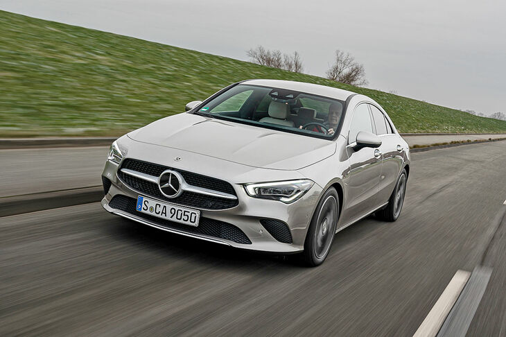 メルセデス・ベンツCLA(フェイスリフト):フロントとリアのわずかな変更、ヘッドライトの新しいライトグラフィックス、インテリアの新しい技術で、メルセデスは「CLA」の2代目を後半戦に送り出すはずだ(写真は現行CLA)。