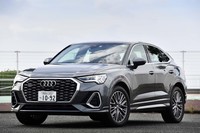 国内でラインナップされる「Q3スポーツバック」は、1.5リッターのガソリンエンジン車と2リッターのディーゼル車に大別される。前者はFFのみで、4WDはディーゼル車限定となっている。
