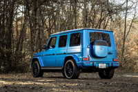 ラダーフレームの間に詰め込むようにして容量116kWhもの駆動用リチウムイオンバッテリーを搭載。WLTCモードの一充電走行距離は530km。