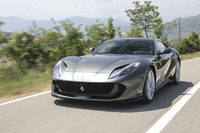 電動パワーステアリングは、後輪操舵システムなどとともに「PCV」と呼ばれる仮想ショートホイールシステムを形成。運動性能の向上を目指している。