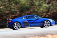 トランスミッションは7段のSトロニック(デュアルクラッチ式AT)。ローンチコントロール機能も備えている。