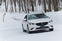 2016年8月に「アクセラ」から導入が開始された「G-ベクタリングコントロール」。現在では「デミオ」「CX-3」「アテンザ」、新型「CX-5」と、幅広い車種に採用されている。