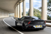 新型「ヴァンキッシュ」の0-100km/h加速タイムは3.3秒。最高速は345km/hと公表される。