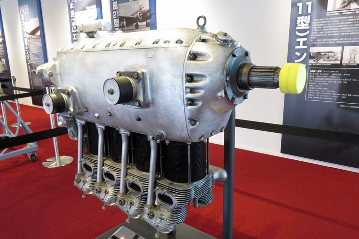 「日野オートプラザ」に展示される航空機用エンジン「初風」。ドイツ製の航空機用エンジンを参考にしつつ瓦斯電が独自に設計したもので、当時の日本の生産技術や、燃料の質などに配慮したものとなっていた。