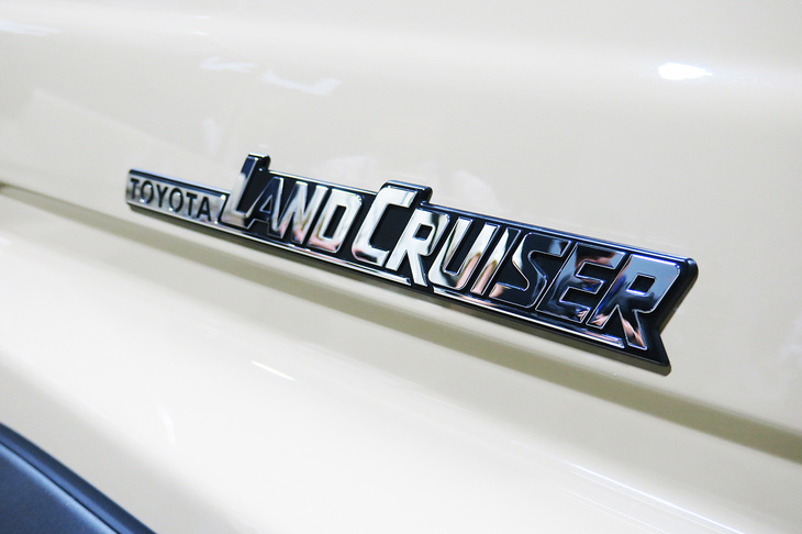 トヨタ・ランドクルーザー“70”(「TOYOTA LAND CRUISER」バッジ)