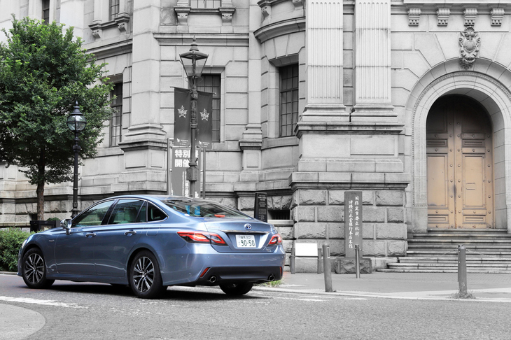 大きく寝かせられたクーペライクなリアウィンドウもデザイン上の新機軸だ。