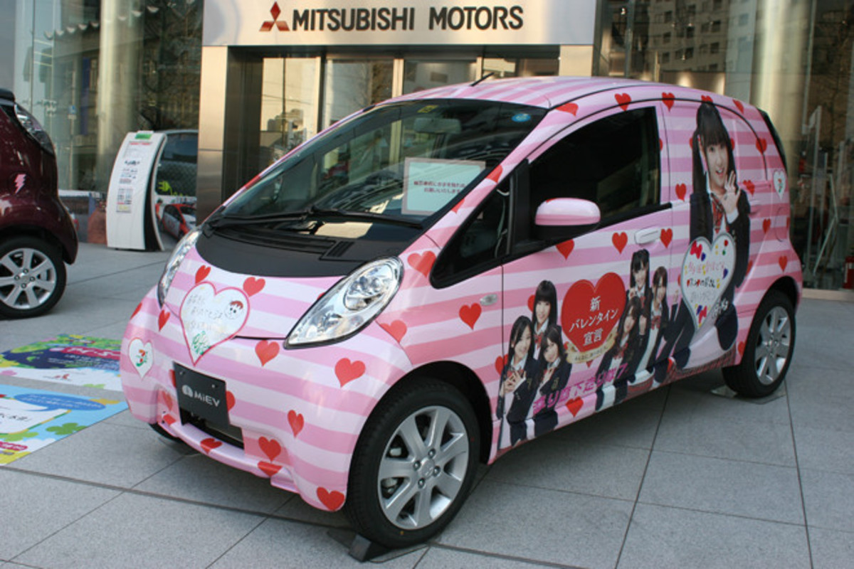AKB48の“イタ車”発見!? 「世界に広がるアイ・ミーブまつり」の会場から