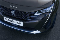 プジョーがコンパクトSUV「3008」の改良モデルを発売 プラグインハイブリッド車を新設定の画像