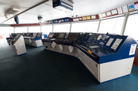 「ヘラクレスリーダー」のブリッジ。大型船による長期間の航海も少人数で可能なよう、測位や操船については自動車や航空機と同じくハイテク化が進んでいる。