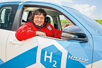 リポーターのロルフ・クラインは「ハイラックス」の燃料電池車化に問題はないと思っている。
