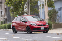 パワーユニットは1.5リッターエンジンをベースとしたシリーズパラレルハイブリッド。限界まで追求していないという割にWLTCモード燃費は28.7km/リッターと優秀。