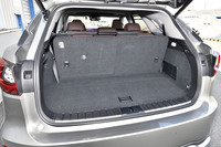 7人乗車時のラゲッジルーム。日常的に使うぶんには、必要十分なスペースが確保されている。