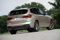 「BMW X3」のPHEVである「X3 xDrive30e」。2020年4月に日本に導入された。