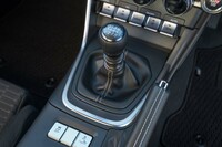 6段MTはユニットの構造から見直すことで、2速→3速などの斜めにレバー操作したときの引っかかり感を低減している。