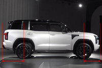 新型「パジェロ」の前後オーバーハングの比較。このクルマも、フロントは短く切り詰めているのだが……。