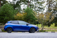 「ルーテシア エスプリ アルピーヌ フルハイブリッドE-TECH」のボディーサイズは全長×全幅×全高=4075×1725×1470mm、ホイールベースは2585mm。これらの数値は従来型の「ルーテシアE-TECHフルハイブリッド」と同一である。