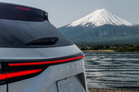 2021年6月12日には、SUV「レクサスNX」の新型が世界初公開される(写真はそれに先立ち披露されたリアまわりのイメージ)。そのラインナップには、ハイブリッドモデルも含まれているはずだ。