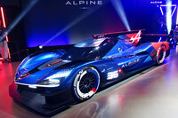 2023年のルマン24時間レースに合わせてアルピーヌが発表した「A424_β」。2024年のWECに投入されるハイパーカーのプロトタイプだ。(写真:webCG)