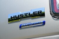 2019年12月に発表、翌月に販売が開始された2代目「スズキ・ハスラー」。その人気は今も健在で、2024年上半期の軽自動車販売ランキングでは、「ホンダN-BOX」「スズキ・スペーシア」に次ぐ3位につけている。