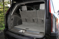 車体の拡大とリアサスペンションのコンパクト化により、ラゲッジスペースは従来型から大幅に拡大。7名乗車時の荷室容量は722リッターと、実に70%も大きくなった。