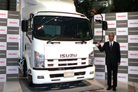 「グローバルな視点で安全性、経済性、環境性能を考えたトラック」と語った、いすゞ自動車の井田義則社長。
