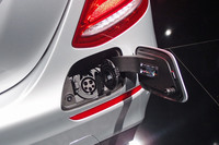 ディーゼルベースのPHV 「メルセデス・ベンツE350deアバンギャルド スポーツ」がデビュー【東京モーターショー】の画像