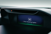 「スバル・フォレスター」のインパネセンターバイザーに装備される、「ドライバーモニタリングシステム」の顔認証用赤外線カメラ。