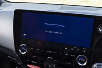 インフォテインメントシステムには「ヘイ、レクサス」で起動する音声対話サービスが備わっている。