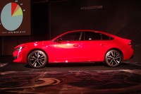 日本仕様車のボディーサイズは、全グレード共通で全長×全幅×全高=4750×1860×1420mmと公表される。