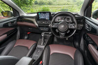 2024年7月の先行試乗会より、日本仕様の「フロンクス」(プロトタイプ)のインストゥルメントパネルまわり。日本におけるフロンクスのラインナップはモノグレードで、世界的にも最上級の仕様が導入される。内装が豪華で装備が充実しているのは、そのためだ。(写真:向後一宏)