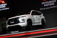 三菱が海外で展開するミドルサイズSUV「パジェロスポーツ」。ベテランのクルマ好きなら、「パジェロ」という名称だけでも反応してしまうのではないだろうか。